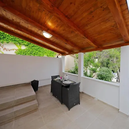 Apartman Luka Molat