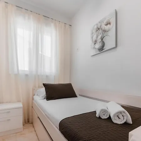 Apartman Luka Molat